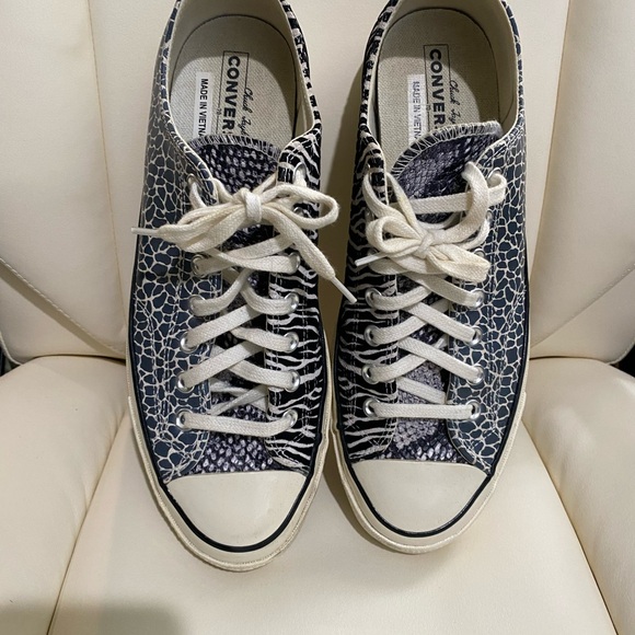 Converse chucks low space animal sneakers. Men’s 10, women’s 12. - Picture 3 of 6